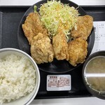 Yoshinoya - 2023/12/03
                        から揚げ定食 大盛 から揚げ1個増 798円-10%
                        ✴︎並飯+大飯 増量、おかわり無料
                        ✴︎688円+110円
                        ✴︎Tカード 100p
                        ✴︎から揚げ祭り -10%