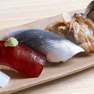 Enjoy the luxury of fresh seafood with the chef's recommended `` selection Nigiri''