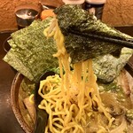 炙り味噌らーめん 麺匠 真武咲弥 - 海苔巻く