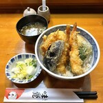 Tempura Mikaku - 天丼　味噌汁、お新香付き