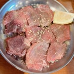 焼肉ホルモン大衆酒場 真 肉焼屋 - 