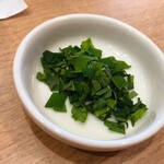 麺屋くろ松 - 後入れの大葉