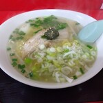 ラーメン店 なかま - うめの酸味は優しくしそがが香る