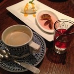 ビストロ ハムサ - テーブルウェアも可愛い