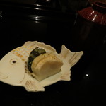 日本料理 晴山 - お漬物とと赤だし