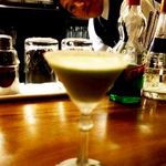 加藤 - グラスホッパーと、オーナー・バーテンダーのぺーくん（掲載了承済）