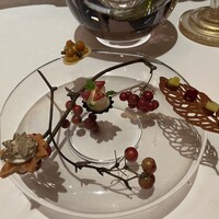 ロオジエ - この小さい野菜。ピンセットとかでつけてるのかなとか想像したら涙出てきます。