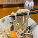 Maruken Udon - 麺は少し細めでコシがあります