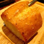 RIGOLETTO　WINE　AND　BAR - ガーリックトースト（４切れのうち一つ）