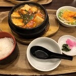 Lotus Cafe - 牡蠣スンドゥブ定食　1,345円
                        　（ご飯、サラダ、お新香付き）