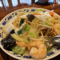 横浜中華街 重慶飯店 本館 - 普通麺を揚げた焼きそば