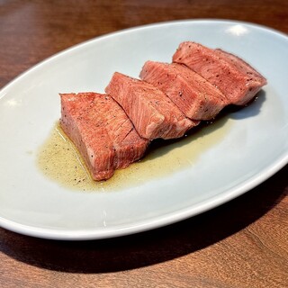 “切りたて”が美味しさの秘訣！どれも欠かせない上質なお肉