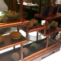 中華街 桂宮 - おしゃんな棚に盛られてきました