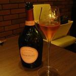 酒楽食 Lapin - シャンパン「ローランペリエロゼ」