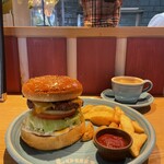 Louis Hamburger Restaurant - 『HOME MADE BACON CHEESE BURGER¥1,700』 『lunch drink¥150』