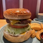 Louis Hamburger Restaurant - 『HOME MADE BACON CHEESE BURGER¥1,700』 『lunch drink¥150』
