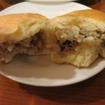 ペチカ - ピロシキの中身はこんな感じ。