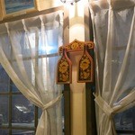 ペチカ - 窓の様子もロシア的です。