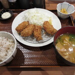 ごはん処 かつ庵 - 大粒牡蠣フライ定食とん汁