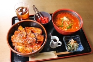 ぶた丼大手門 4条通店 - 旭川四条（豚丼）の写真