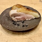 焼鳥 谷口 - もも肉　塩漬け胡椒