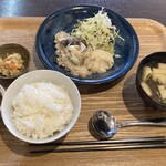 食堂コヨミ - 北海道産タラのソテーときのこ味噌クリームソース定食