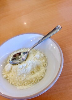 Saizeriya - 粉チーズ、半分の量で５０円希望です➰(o^∀^o)