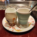 銀座鉄板焼き 肉一凛宮 - ティファニーのミルクポットとシュガーポットが可愛い