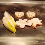 銀座鉄板焼き 肉一凛宮 - ベルギー産アンディーブ、福島菊芋、加賀蓮根