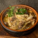 4种蘑菇的大蒜橄榄油风味锅