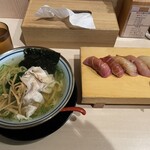 Sugoi Niboshi Ra-Men No Ge Sushi Tsuri Kin - すごい煮干しラーメン(塩)　赤酢握り５貫セット