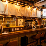 やむなし - カウンター席