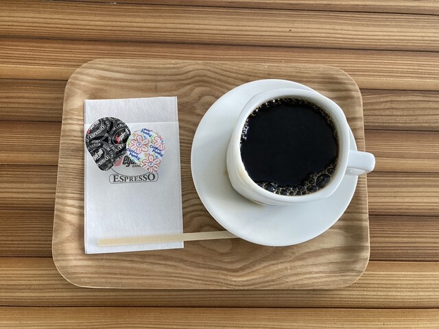 カフェ・ヨーロッパ フィレンツェ・カヴール通りのShake Cafe'、気持ち良い中庭で