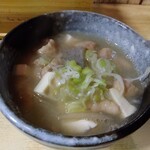 とん八 - もつ煮込み 380円(税込)(2023年11月30日撮影)