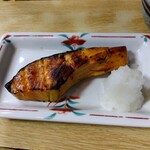 とん八 - 厚切り銀鮭西京焼き 520円(税込)(2023年11月30日撮影)