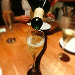 オレンジ - ◇グラスシャンパンを、なみなみと注いでくれるのだ～♪