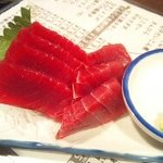 晩杯屋 - マグロ刺身200円