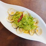 Karasumi peperoncino with clams and seri