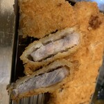 針中野 炉ばた 時代屋 - そーっとトンカツを覗いてみよう。