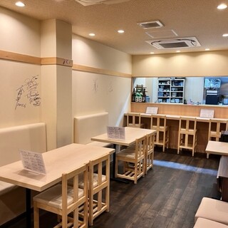 貸切にも対応。気軽に足を運びやすい落ち着いた雰囲気の寛ぎ空間