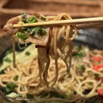 法善寺横丁 やき然 - 「塩焼きそば」紅しょうががいい仕事してる