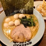 横浜家系ラーメン 剛麺家 - 特製ラーメン餃子セット