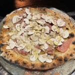 Prosciutto and fresh mushroom PIZZA with porcini sauce
