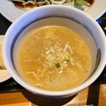 美食空間 翠花 - ◯スープ
ほんの軽くトロミが付けられていてシッカリと
鶏ガラの旨味が出ていて
胡椒が割と効いてる美味しい中華スープ