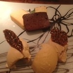 ラシェット M - デザート盛り合わせ
      菊姫酒粕のチーズケーキ
      ブルーチーズのチーズケーキ
      ガトーショコラ
      椎茸のアイスクリーム
      林檎とさつまいものソルベ
      麦焦がしアイス