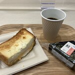 OMO Food&Drink Station - 1日目　クロックムッシュ、おにぎり、コーヒー