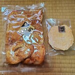 名物屋本舗 - ツマミのいかとサービスのえびせんべい