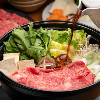 Perfect for welcoming and farewell parties! Japanese beef Sukiyaki with all-you-can-drink for 6,600 yen