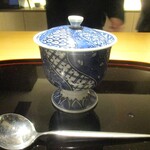 眞善美 - 上海蟹と白トリュフの茶碗蒸し：上海蟹の香りと旨みと共に、白トリュフの香りも一緒に楽しめる 贅沢で特別な美味しさです。