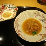 眞善美 - フカヒレ＆フカヒレのリゾット：気仙沼産のモウカザメのフカヒレで、途中からは 味変で赤酢をかけて楽しみます。 フカヒレの出汁で作ったリゾットも美味しいですネ！ そのうえからフカヒレをタラァ～りとかけてフカヒレ御飯にしていただきました。もう、幸せ過ぎます。